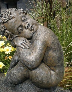 Statue de jardin Cherubin boule